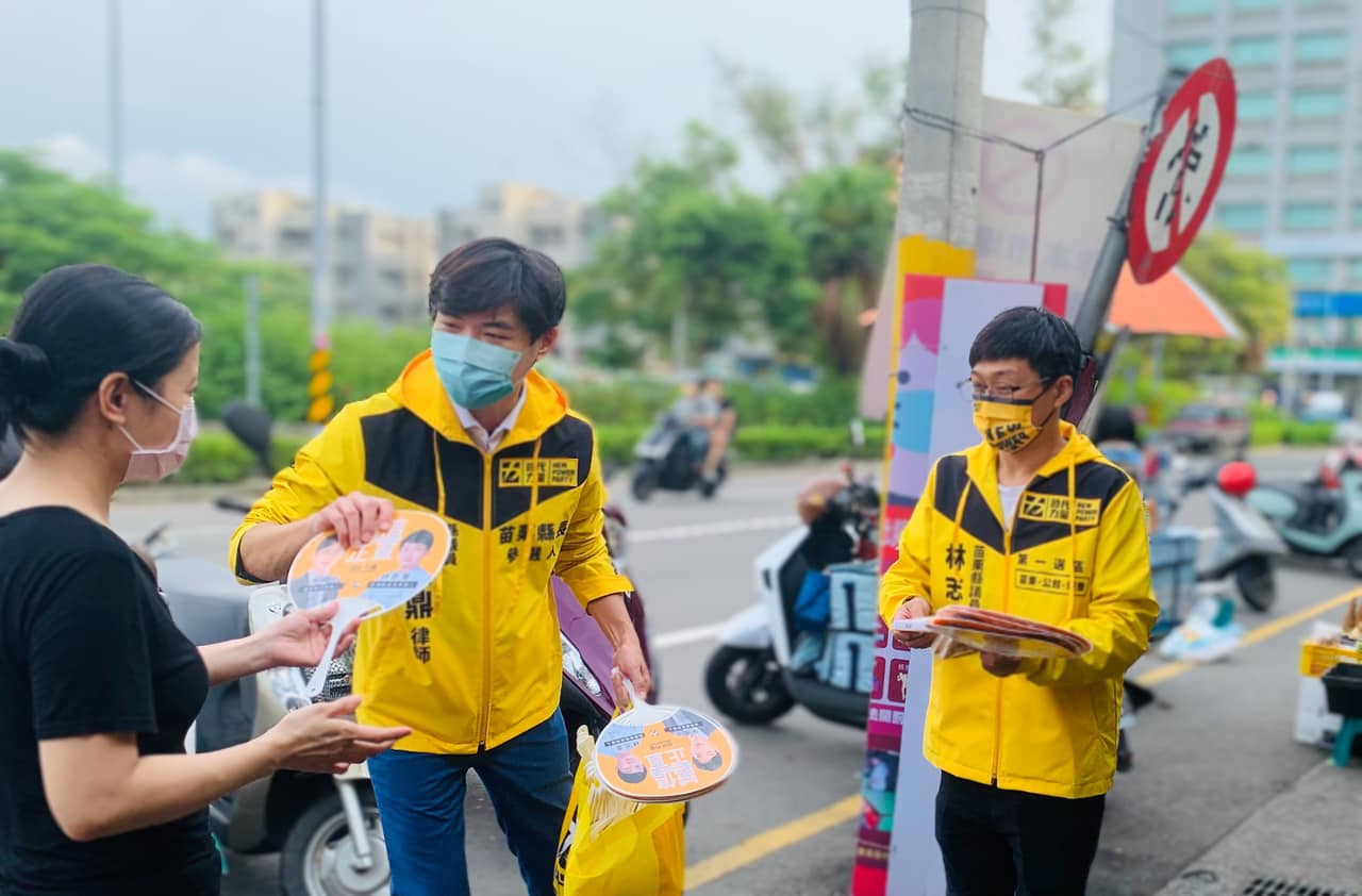 宋國鼎(左2)憑藉清新形象擁有不少年輕死忠支持者。翻攝宋國鼎臉書