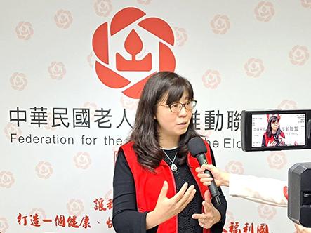 張淑卿秘書長表示擴大敬老卡使用範圍是長輩普遍的心聲。翻攝中華民國老人福利推動聯盟臉書