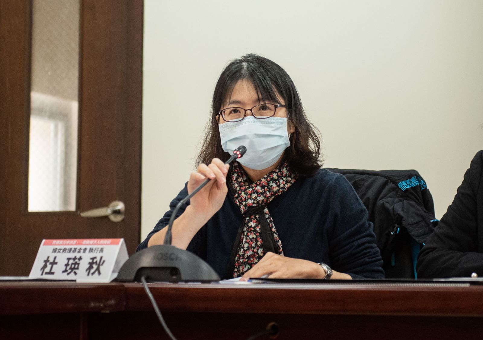 婦女救援基金會指出家暴經歷被脫鉤於離婚訴訟案件，對被害人及孩子不利。翻攝婦女救援基金會網站