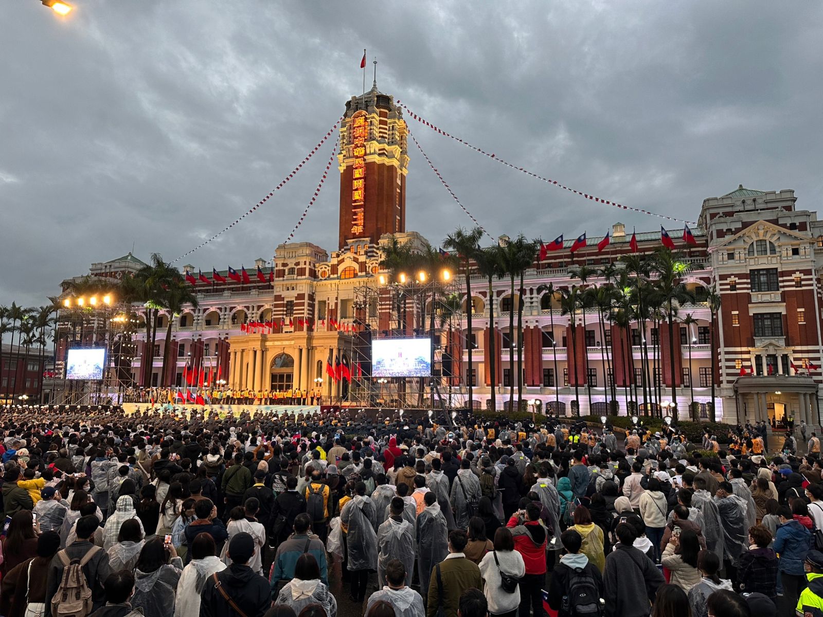 民眾出席2023元旦升旗。林啟弘攝
