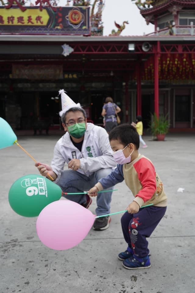 易俊宏離開台南市政府後，曾到綠營市議員服務處擔任助理。讀者提供