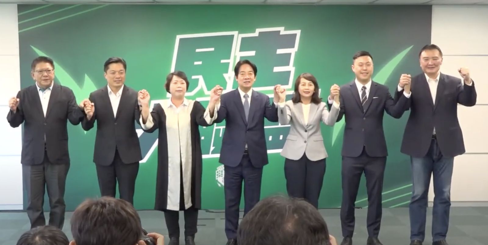 民進黨徵召基隆市議員鄭文婷參選基隆立委,宜蘭縣徵召黨部主委陳俊宇參選、連江縣徵召黨部主委李問、花蓮縣徵召縣議員張美慧。翻攝畫面