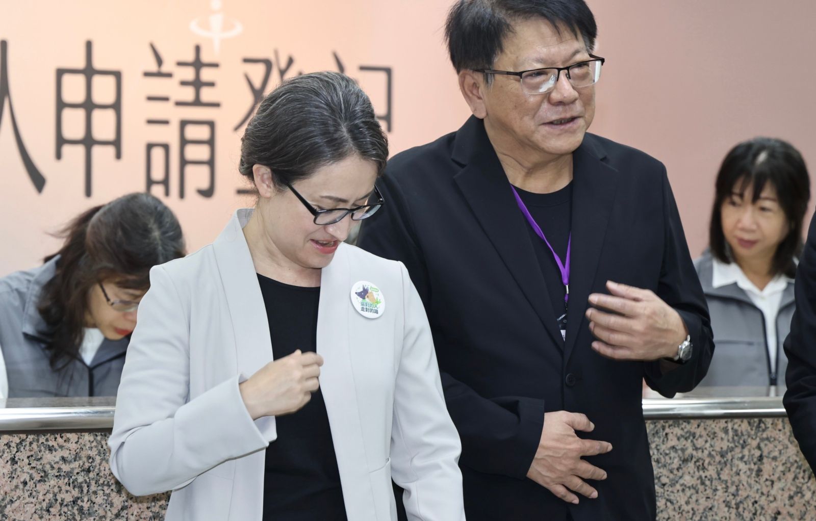 賴清德、蕭美琴配戴「貓狗胸章」相當吸睛，這是競辦前天晚上才新增的巧思。林啟弘攝