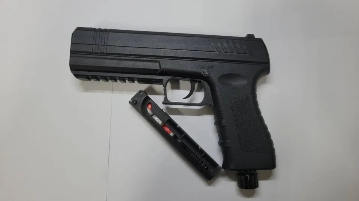  警方初步鑑定，該槍枝為空氣槍。警方提供
