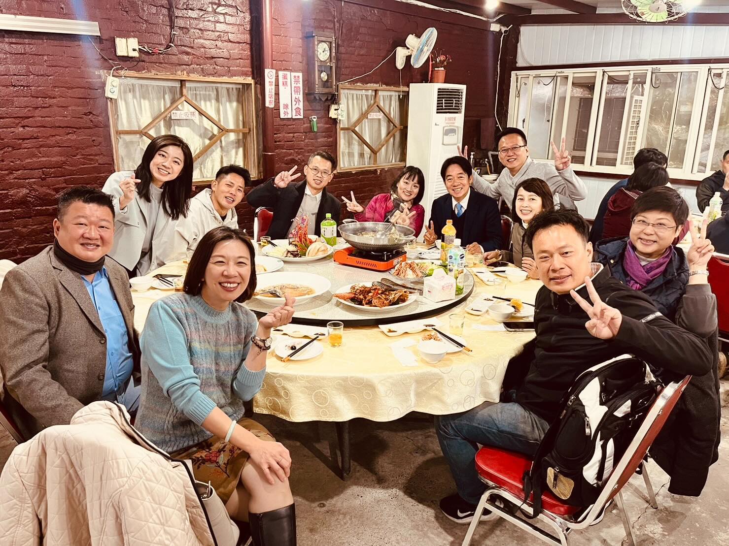 賴清德中午在萬里老家附近的餐廳宴請2024立委落選者。翻攝莊競程Threads)