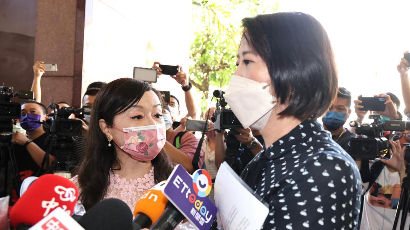  周玉蔻、王鴻薇互嗆「蟑螂」、「老鼠」，兩人互罵10分鐘。林啟弘攝