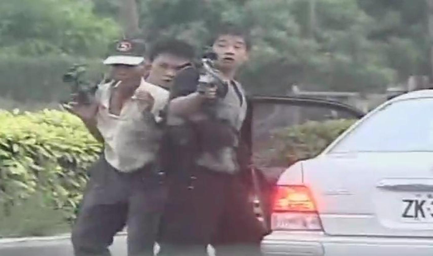 張錫銘當年持槍挾持老農與警方對決的畫面，讓人印象深刻。翻攝畫面