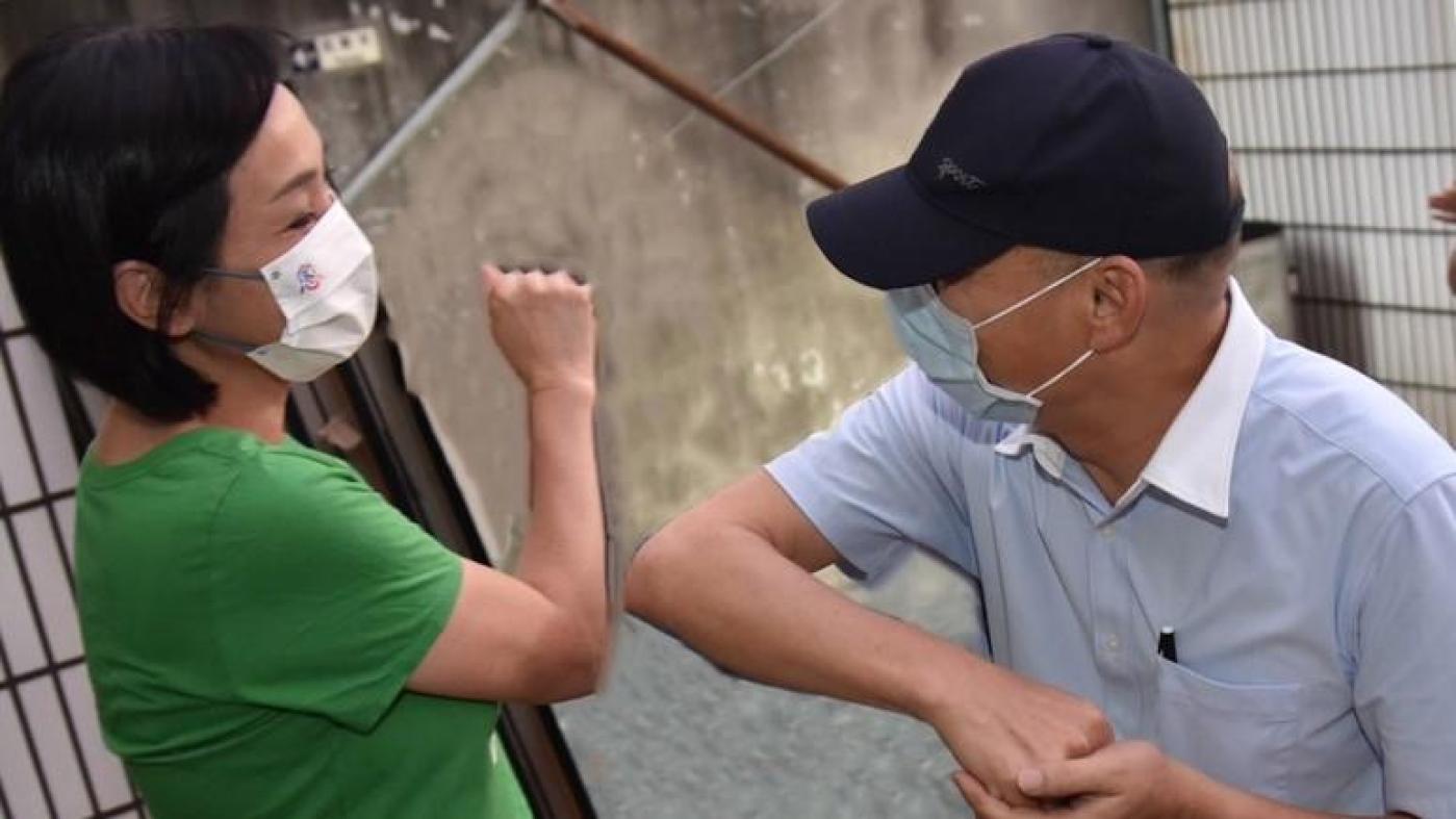 前高雄市長韓國瑜（右）4日柯志恩（左）見面，兩人相談30分鐘。柯志恩競總提供
