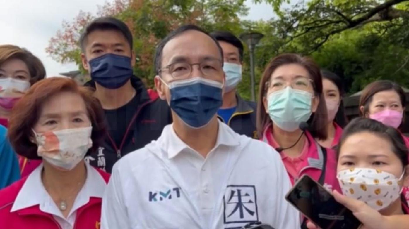 國民黨主席朱立倫14日一早赴宜蘭，為縣長林姿妙拉票助選。翻攝畫面