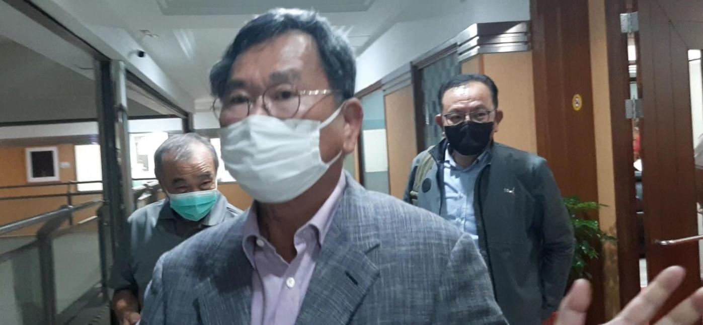 民進黨台南市副議長補選督導小組成員陳明文（中）、高志鵬（右）首度南下與黨團三長討論。辛啓松攝
