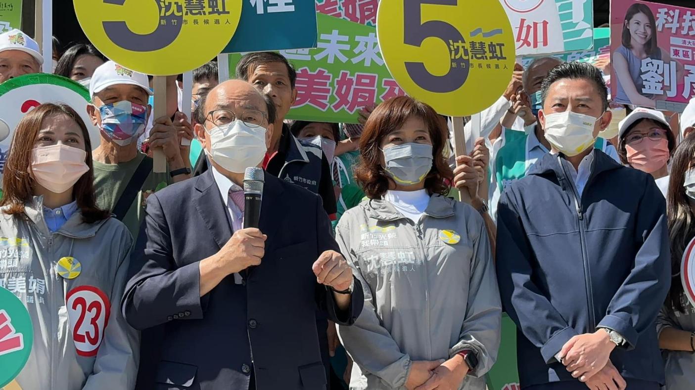柯建銘和前市長林智堅21日陪同沈慧虹掃街拜票。翻攝柯建銘臉書