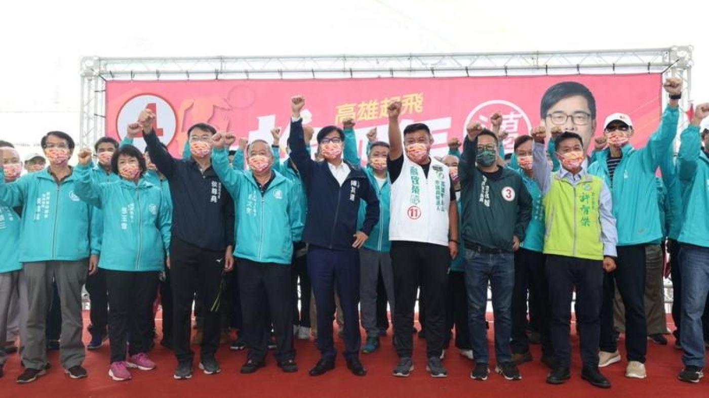 高雄市長陳其邁體育界後援會23日成立，找來前市長韓國瑜執政時期的運發局長許文宗（左４）任後援會長。陳其邁競選辦公室提供