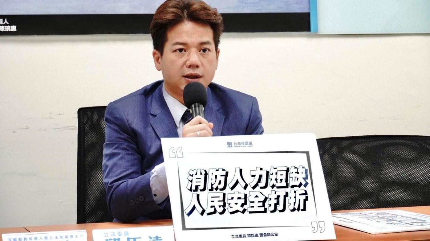 民眾黨立委邱臣遠爆料高端臨床實驗委託中資，高端發聲明坦言該企業確實與中企合併。翻攝邱臣遠臉書