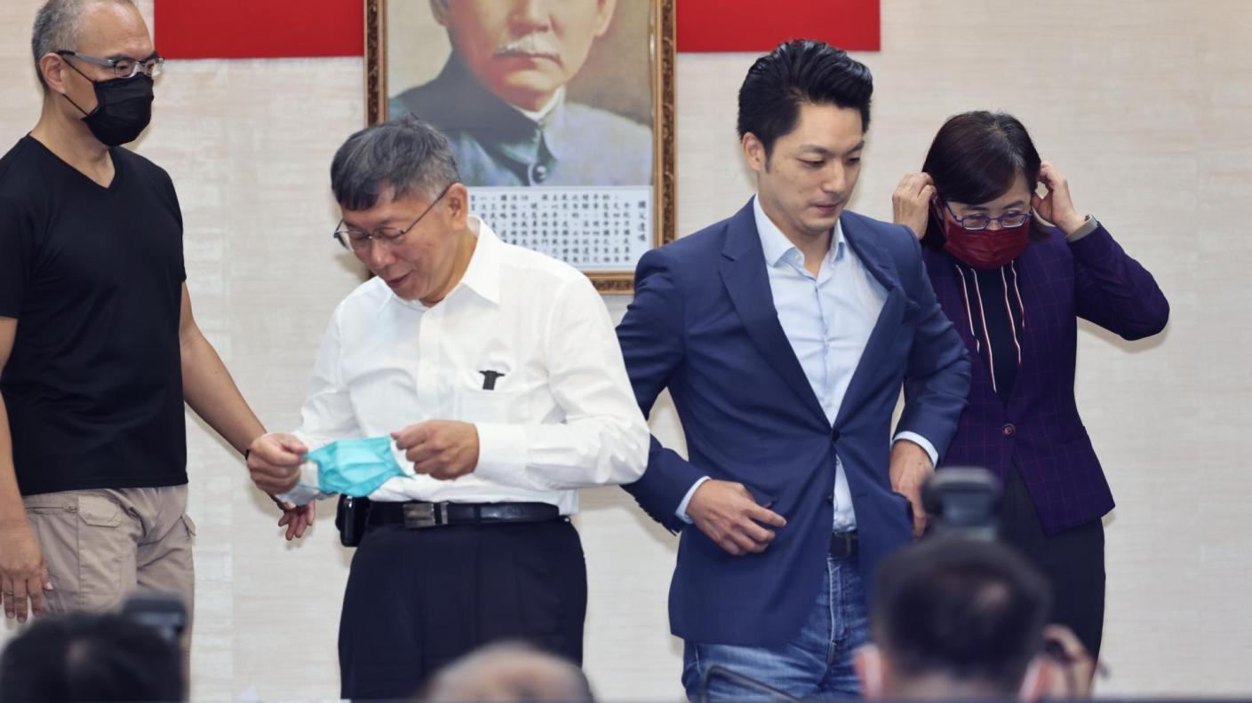 國民黨台北市長當選人蔣萬安率交接小組，赴台北市政府與市長柯文哲商討市政交接事宜。林啟弘攝