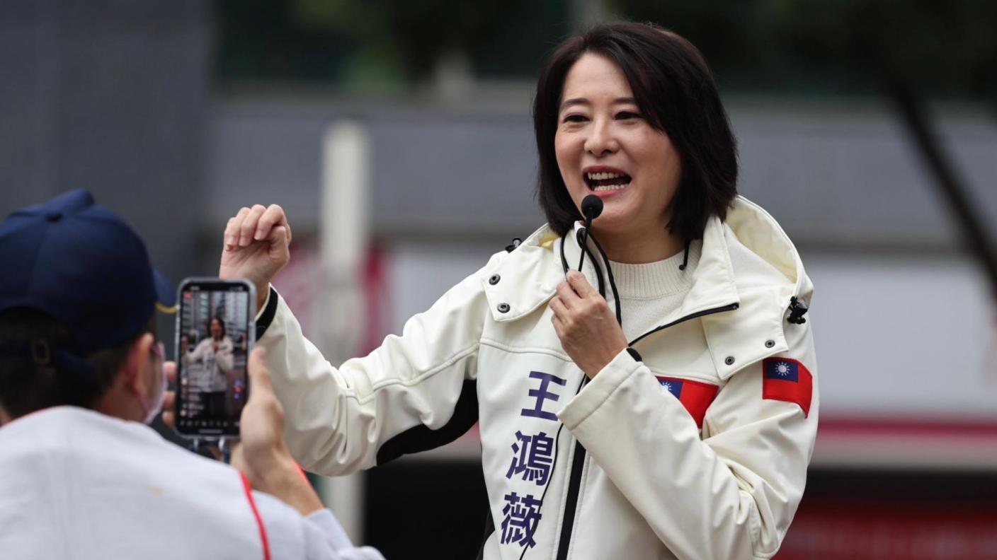 王鴻薇今早到路口拜票。林啟弘攝