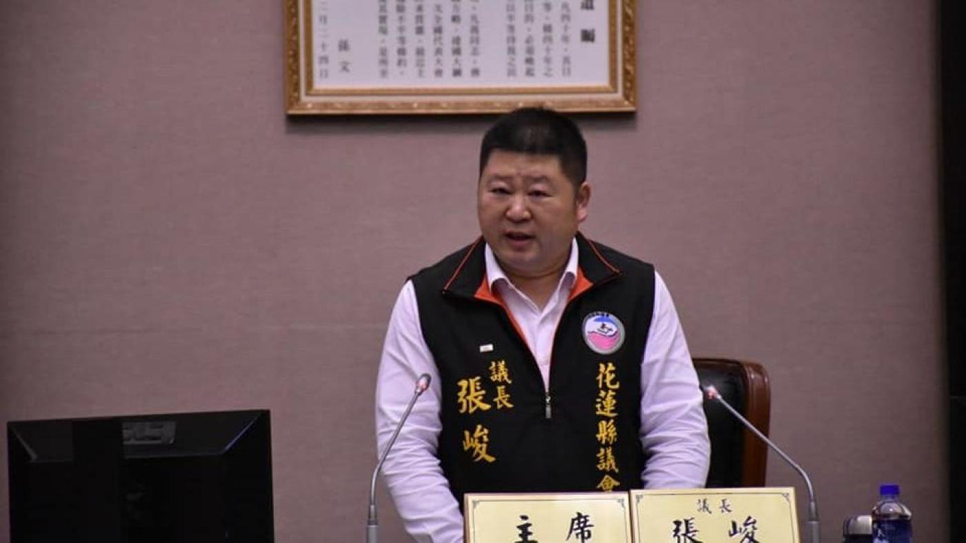 花蓮縣議會議長選舉經第2輪投票，由爭取連任的張峻拿到過半選票，他當場宣布退黨。翻攝張峻臉書