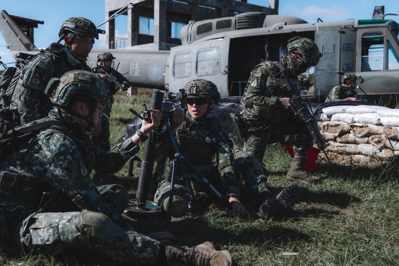 94年後出生的高三男生才需服1年兵役。翻攝中華民國陸軍臉書