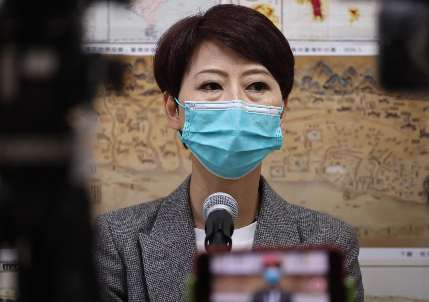 民進黨28日公布九合一選舉敗選檢討報導，陳亭妃感嘆，黑金、黑道繼續瘋狂的存在著。資料照片／林啟弘攝
