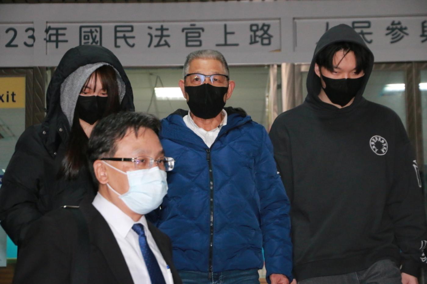 蕭景田3日主動到案遭檢察官聲押禁見，士 林地方法院認為，蕭景田罪嫌重大，且在被搜索時翻 越住處後牆逃走，但無羈押必要，准以新台幣800萬 元具保。中央社