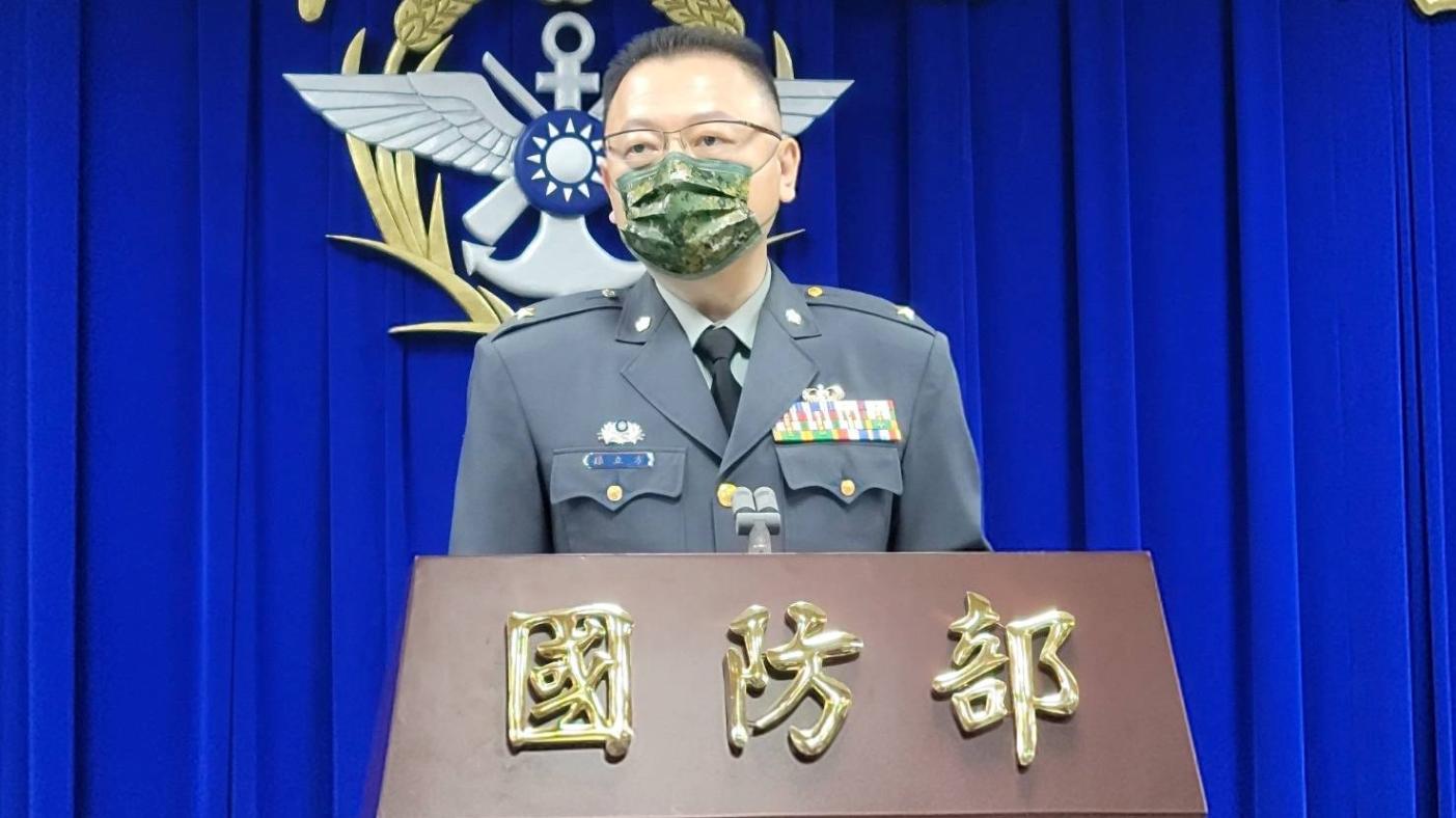 國防部發言人孫立方主持國防部記者會，說明義務役延長1年兵力結構調整方案。王烱華攝