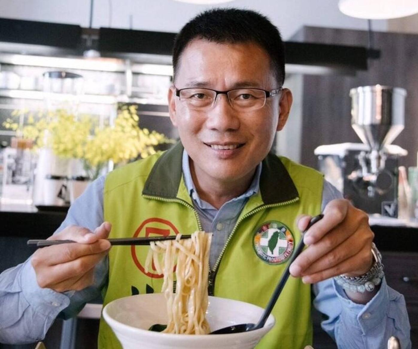 台南區漁會理事長林士傑昨遭拘提到案，檢方聲請羈押。翻攝林士傑臉書
