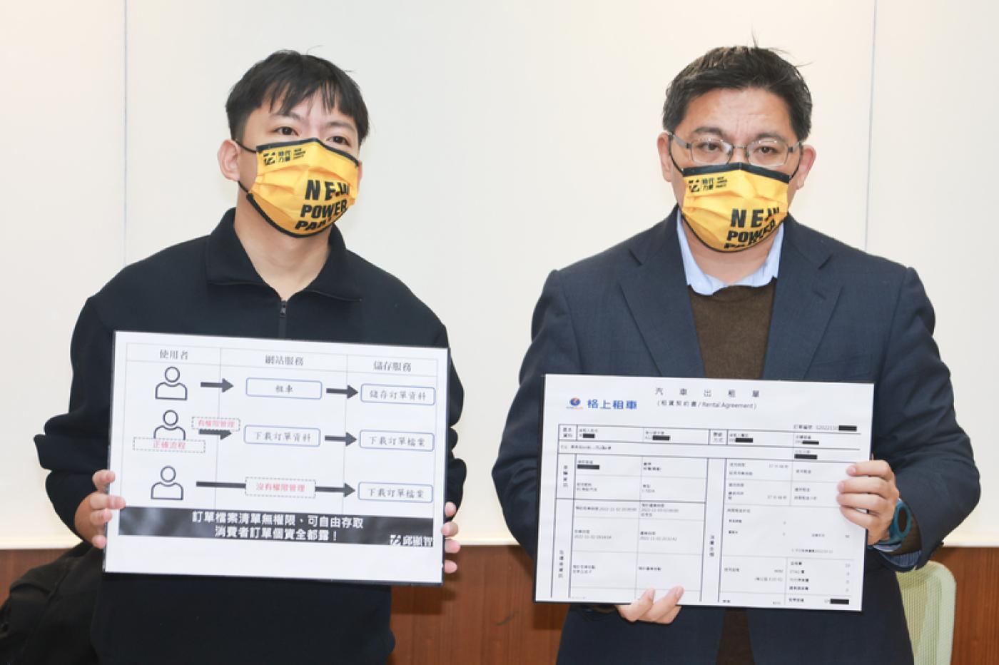   立委邱顯智（右）6日召開「格上租車訂單資料全裸奔！公路總局還在狀況外？」記者會。中央社
