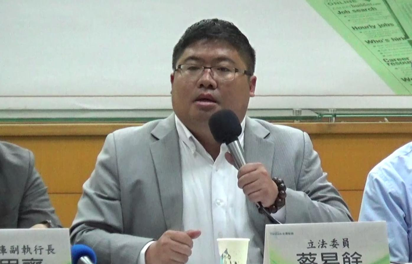  民進黨中執會通過排黑條款 ，蔡易餘提蔡啟芳嘆「一輩子無法參選」。翻攝蔡啟芳臉書