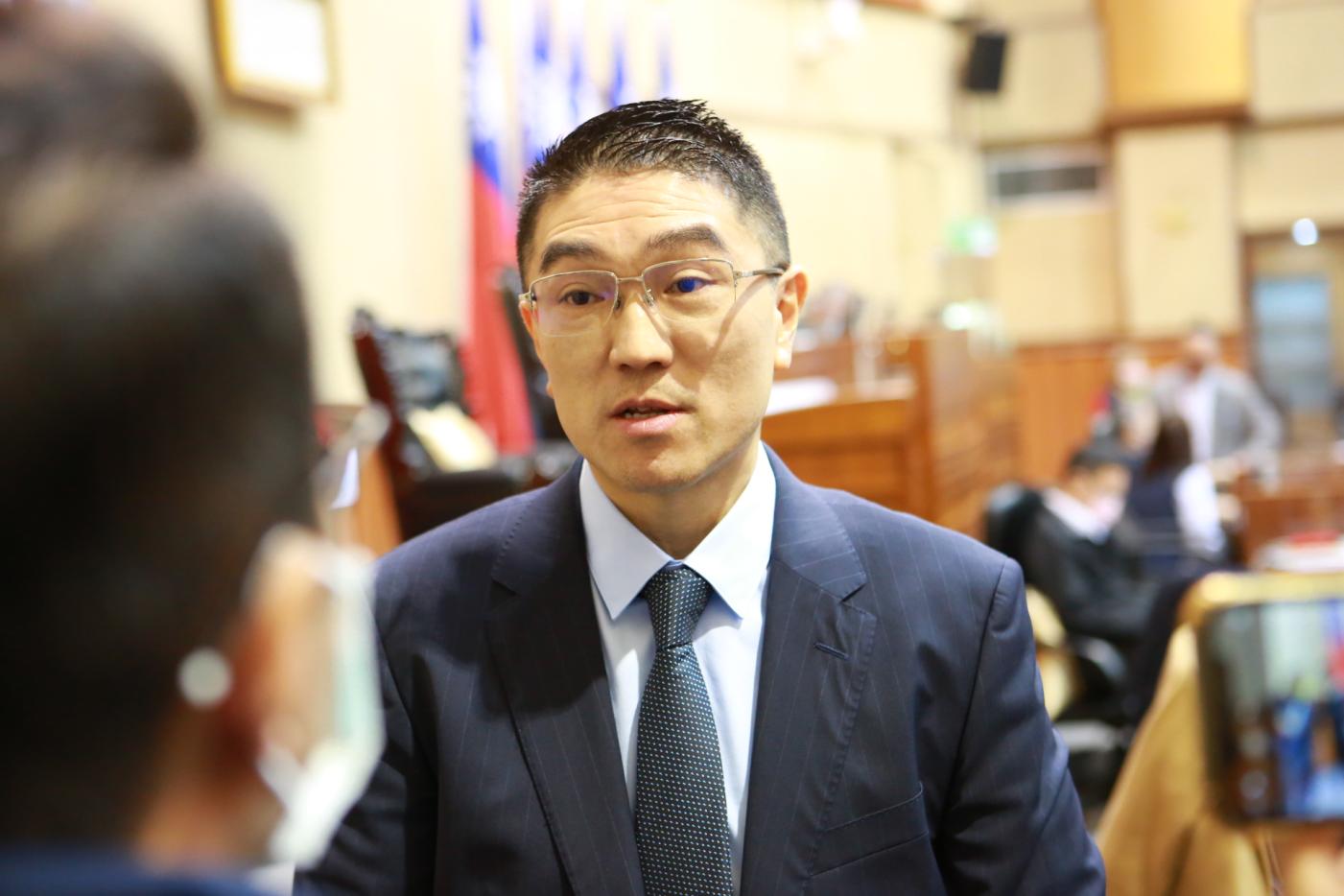 基隆市長謝國樑爭直達車，盼台鐵幫幫基隆市通勤族，交通部長王國材表示，將請台鐵與基隆市溝通，留待專業考量。基隆市府提供
