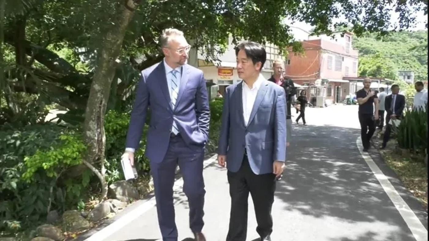   賴清德曾邀外媒到萬里老家專訪，如今遭爆涉違建爭議。賴清德競辦提供