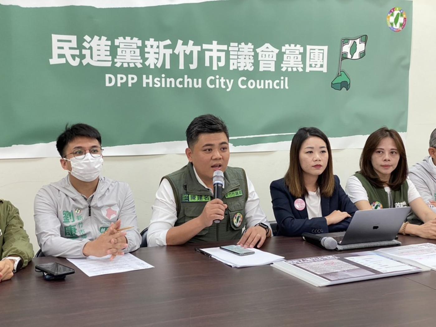 新竹市議會民進黨團今公布高虹安男友承租的房東是建商之事證。中央社