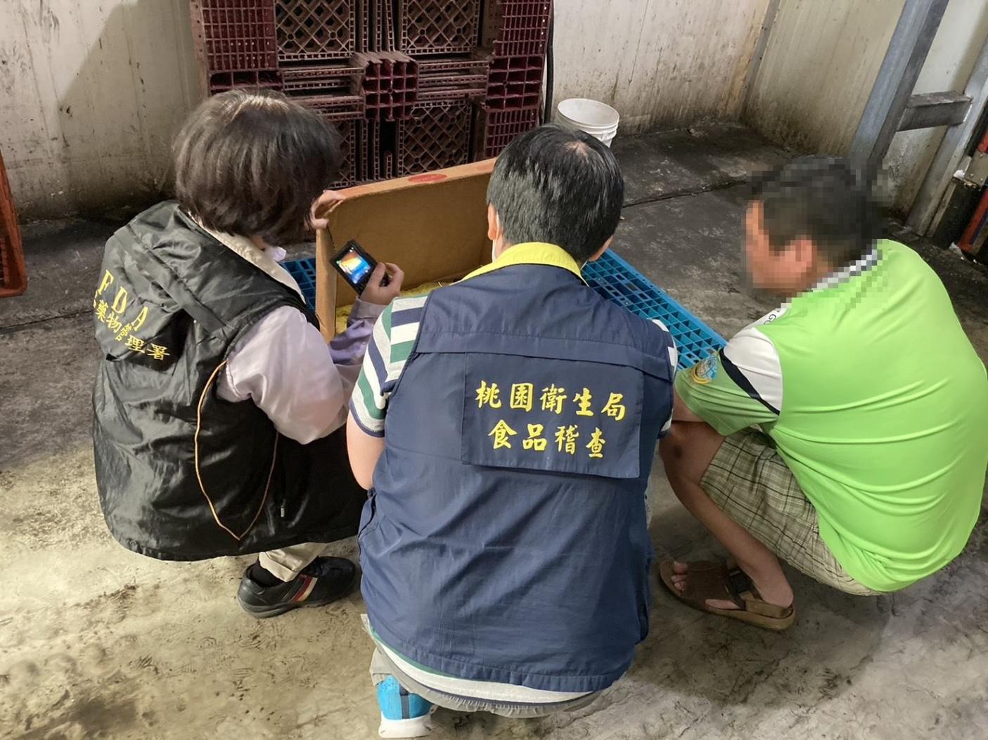 桃園市衛生局進行豬肉流向查核。桃園市衛生局提供