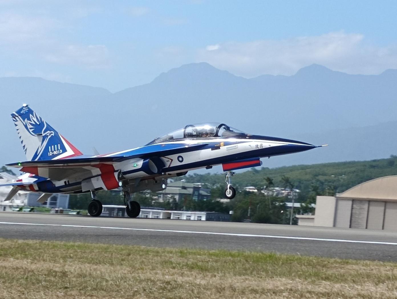 F-5型戰機將汰除，台東第7聯隊改編戰鬥機聯隊，空軍官校編成飛訓部，專責勇鷹機的飛行訓練。王烱華攝　