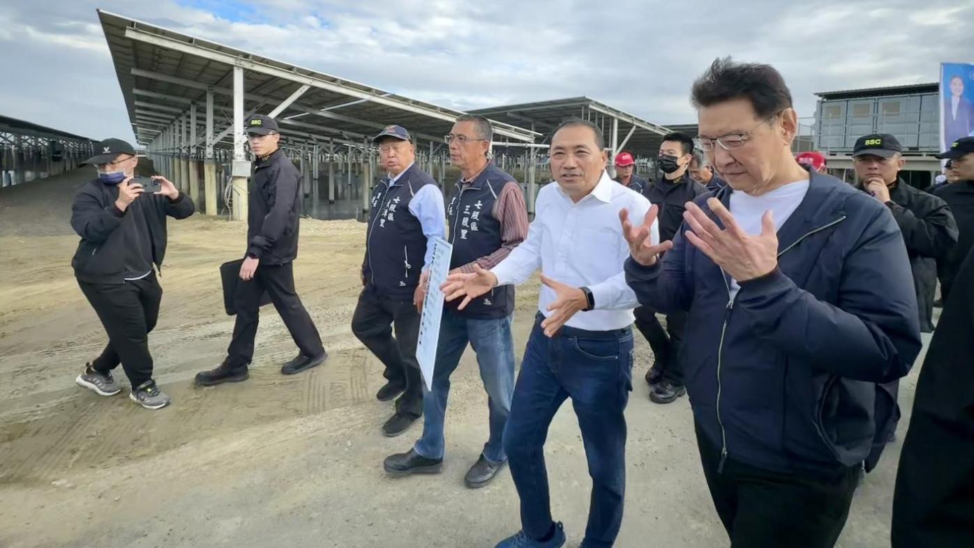 國民黨正副總統參選人侯友宜、趙少康走訪七股光電場。辛啓松攝