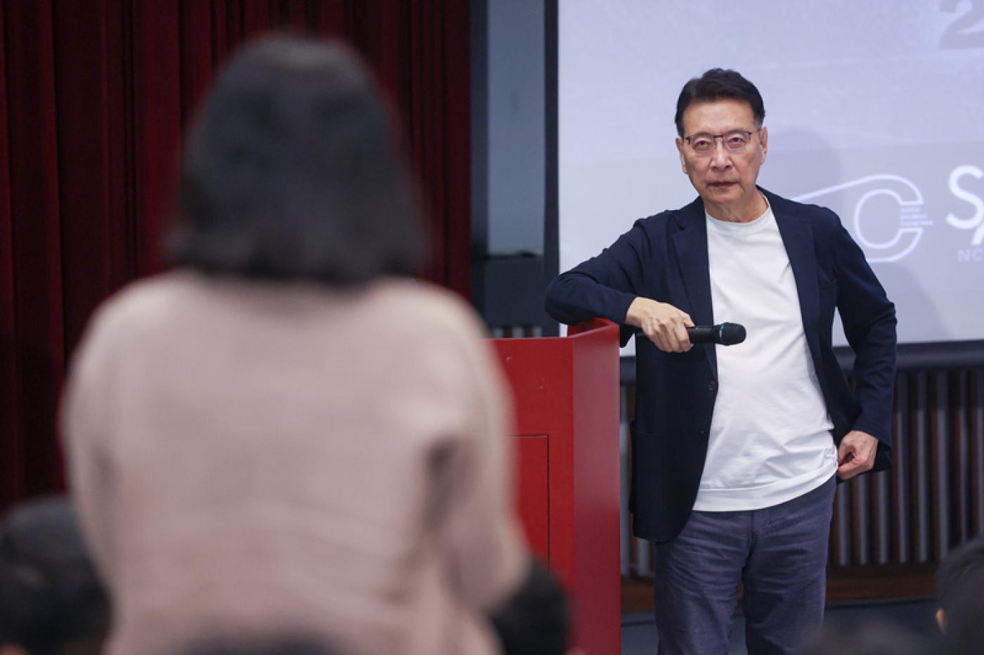 趙少康13日晚間出席政治大學「政治進入大學2.0–青年與副總統候選人座談」活動。中央社