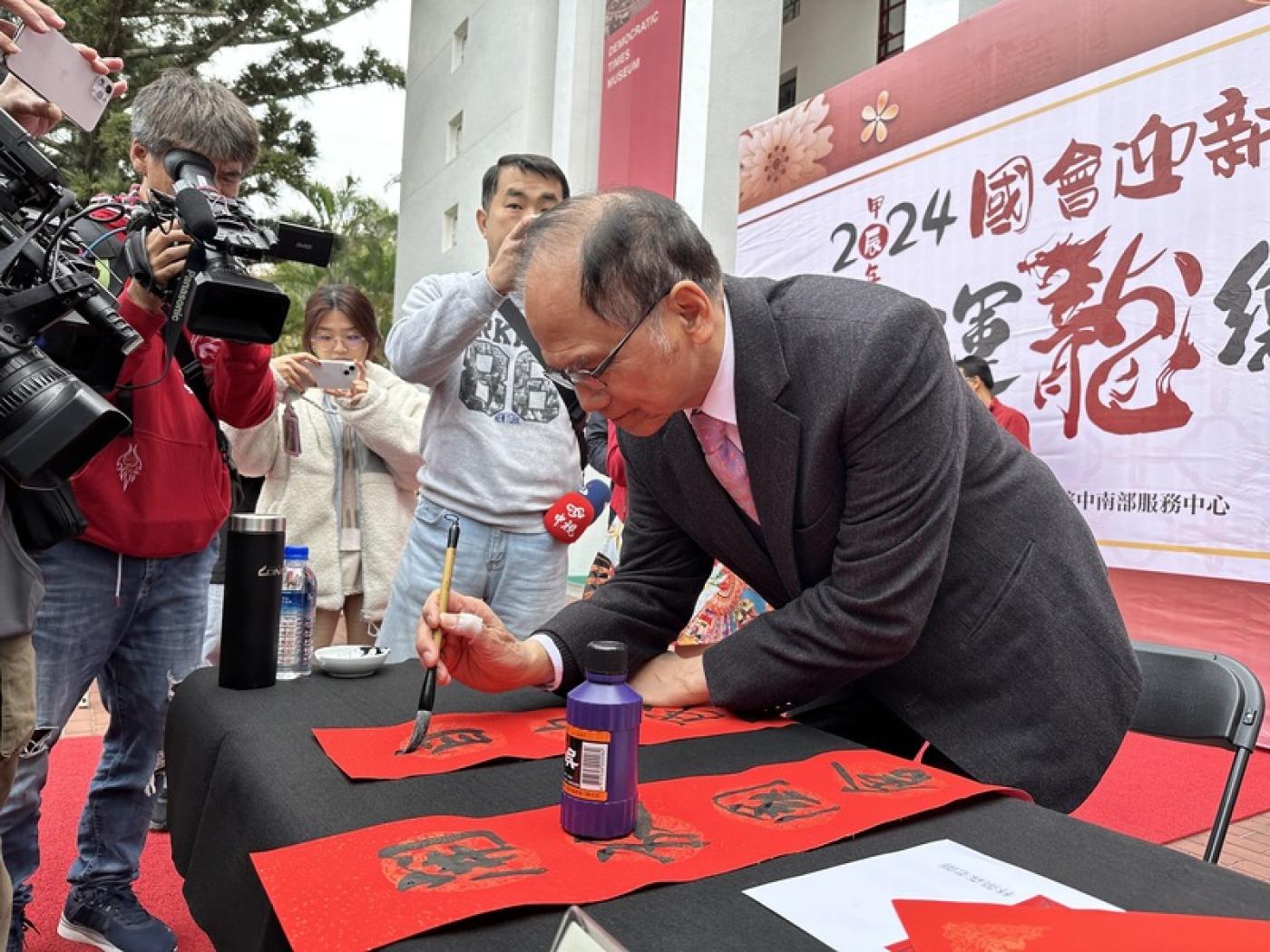 游錫堃27日表示如獲提名，他也會去拜會民眾黨團。中央社