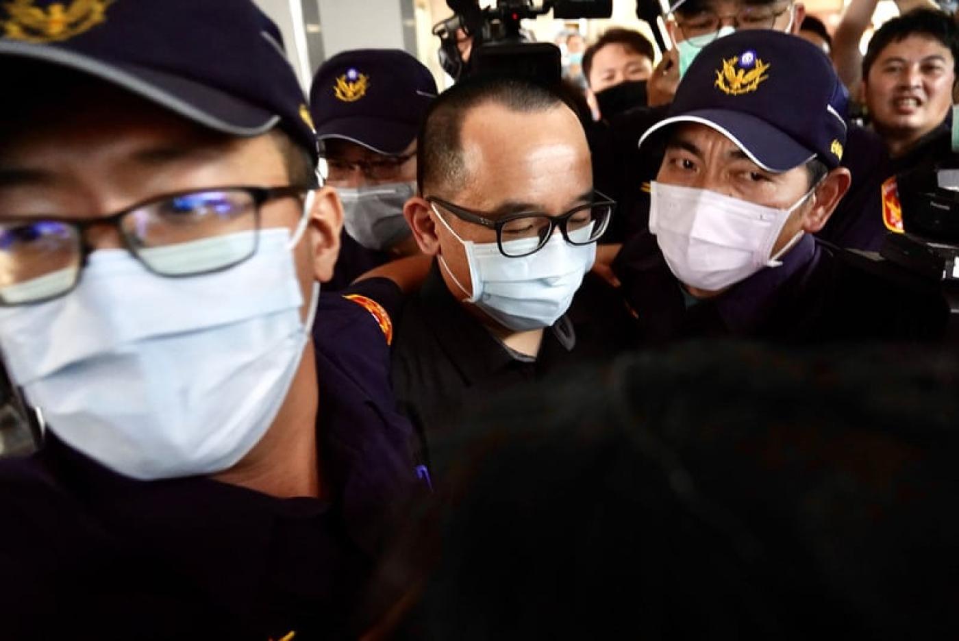 陳致中(中)因洗錢案判刑定讞，去年5月11日入監服刑。中央社