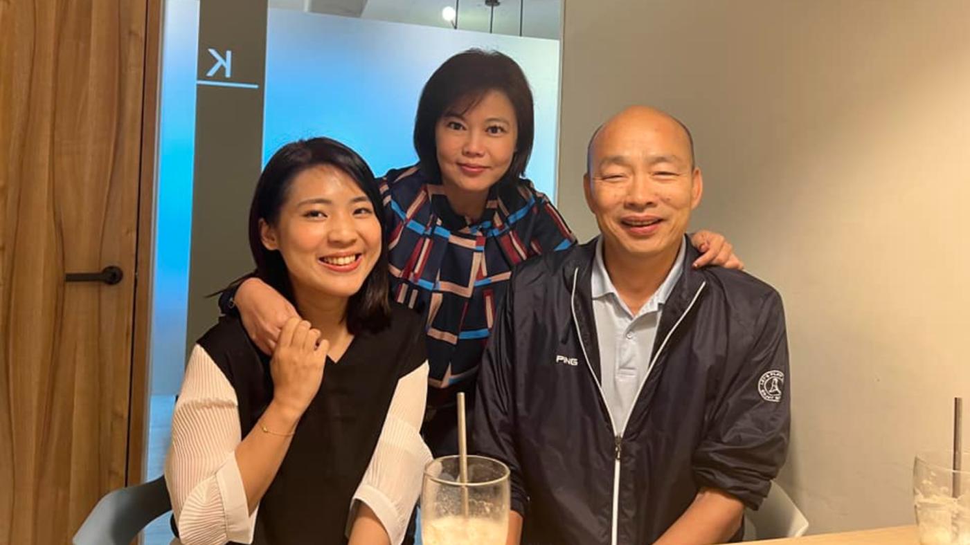 游淑慧宣布退出初選禮讓李彥秀後，與韓國瑜、徐巧芯會面。翻攝游淑慧臉書