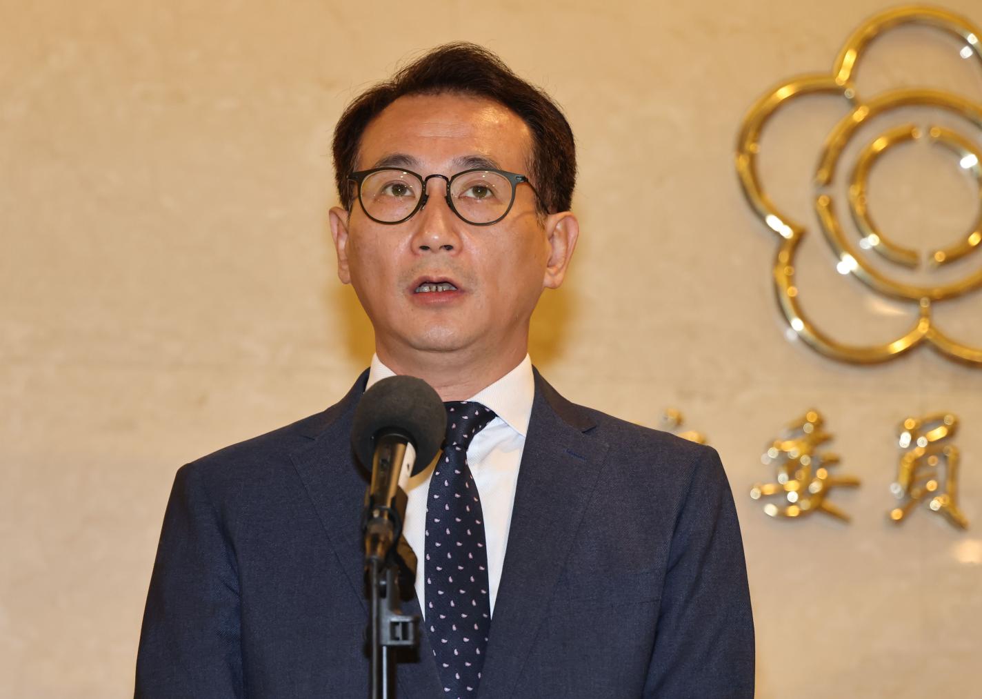 鄭運鵬批，郭台銘拿軍公教年改做仇恨動員。資料照片／林啟弘攝