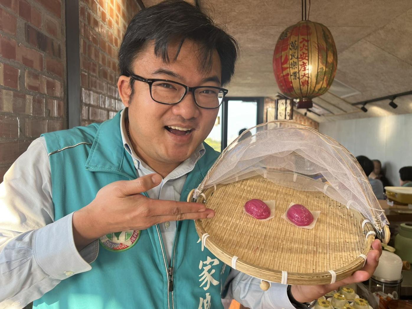 桃園市議員楊家俍才從立委初選民調勝出，但因過去曾違反「兒童及少年性交易防制條例」，主動退選。翻攝楊家俍臉書