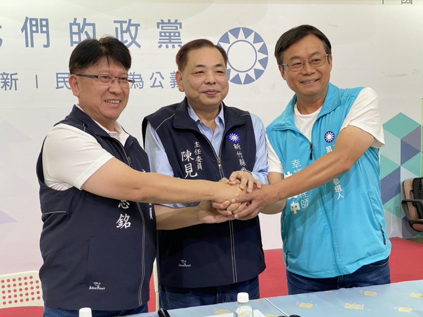 國民黨新竹縣立委第二選區初選民調出爐，現任立委林思銘(左)擊敗前議員杜文中順利出線。中央社
