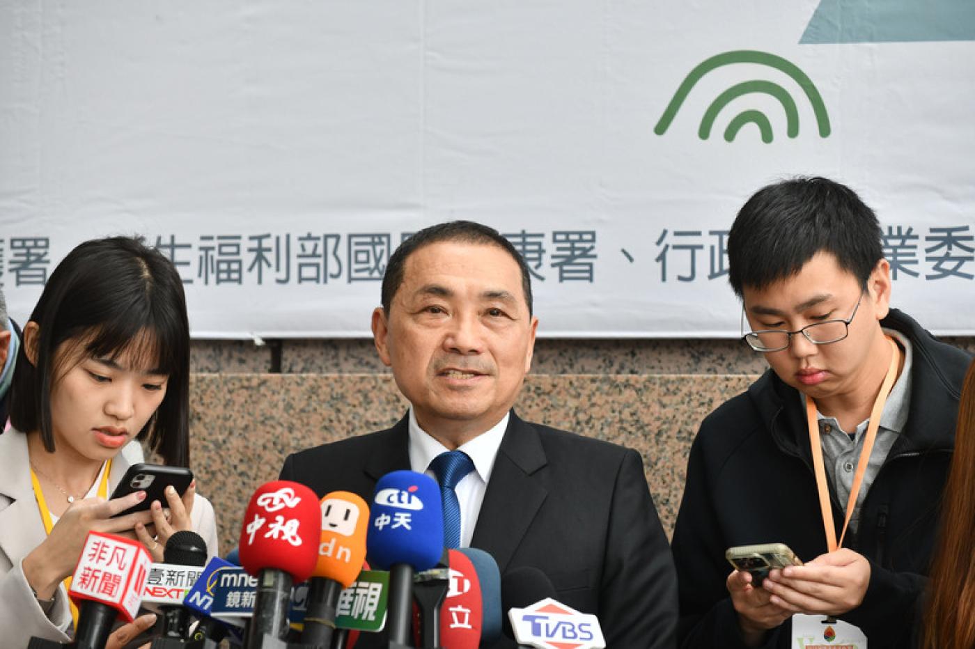 國民黨預計在17日下午的中常會徵召新北市長侯友宜參選2024總統。新北市新聞局提供