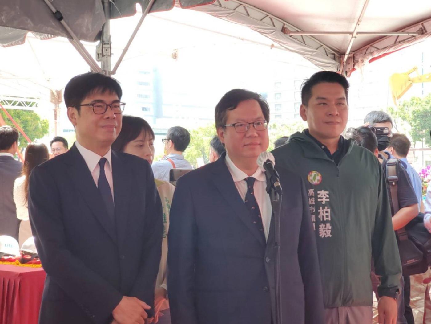民進黨遭爆疑似對性騷擾案件吃案，行政院副院長鄭文燦(中)今表示確實有不當之處。中央社