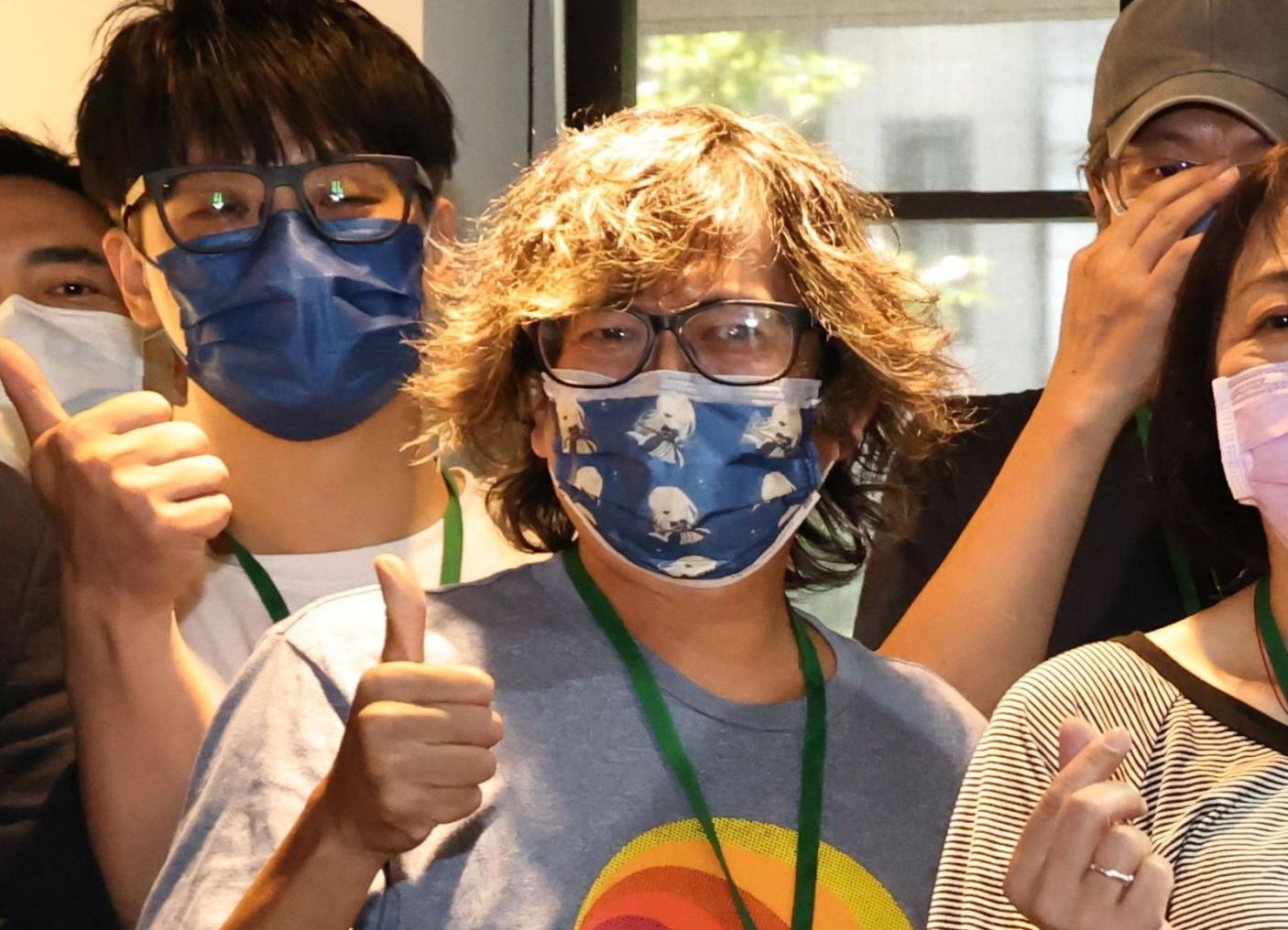 民進黨性騷案件連環爆，有前黨工爆料任職期間遭導演「輝哥」薛朝輝性騷擾，圖為薛朝輝過去參加陳時中競選活動時的照片。資料照／林啟弘攝