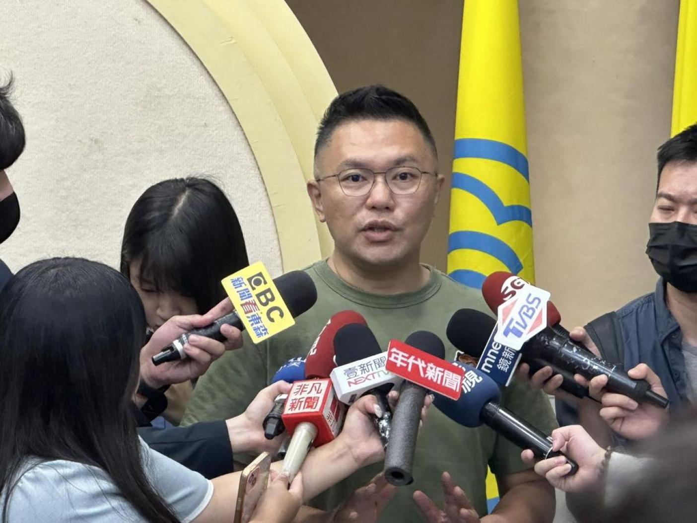 台北市議員張斯綱指民進黨立委吳思瑤曾阻撓性騷擾被害人報警。翻攝張斯綱臉書
