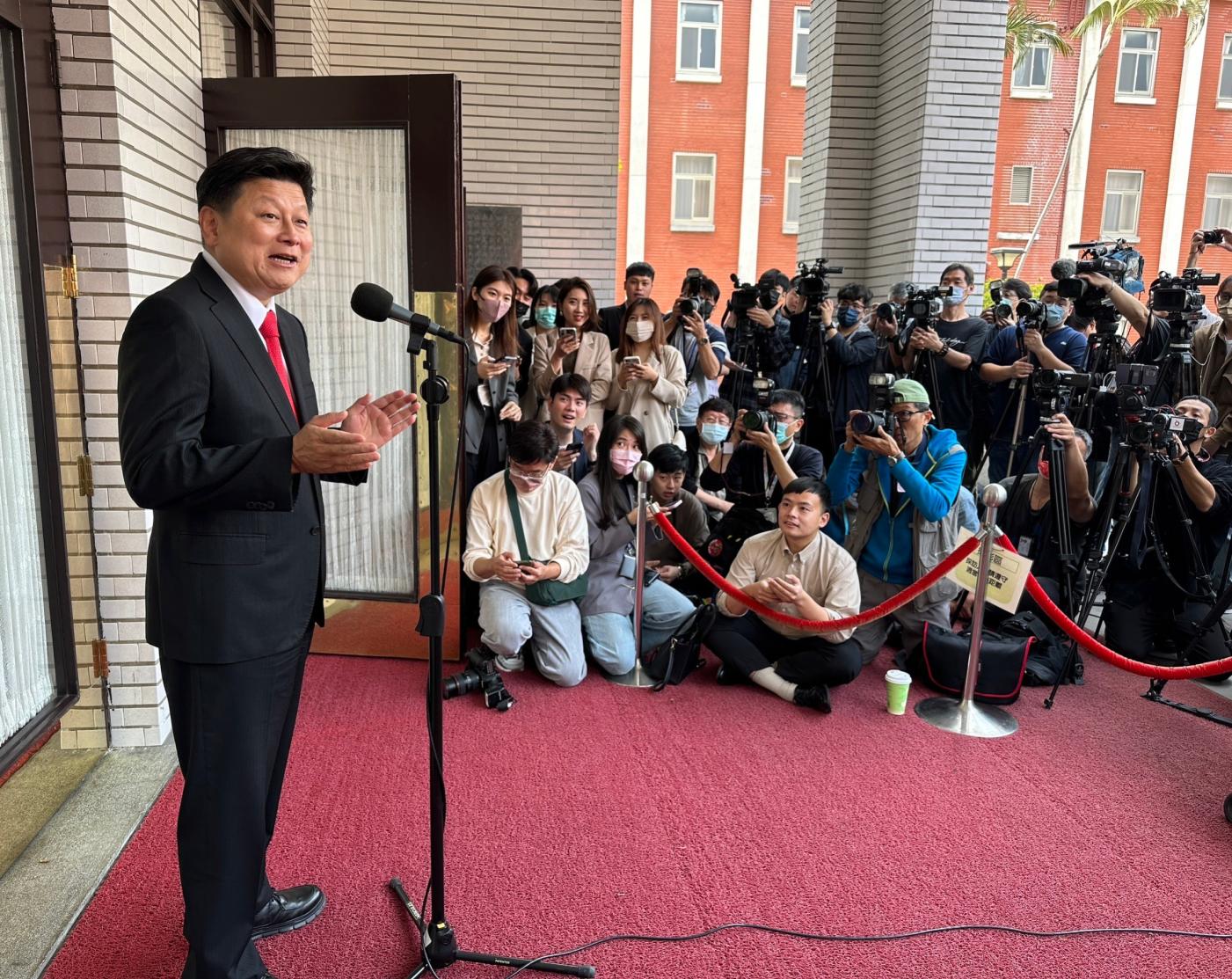 國民黨選策會名單遭批評，國民黨立委傅崐萁出面回應，喊話新北市長侯友宜若覺不理想就自己接管。林啟弘攝